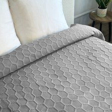 Tagesdecke Bettüberwurf – Leicht & Waschbar  – Geprägtes Design 220x240 cm Beige