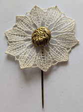 WHW-Winterhilfswerk Anstecknadel, Spitze Blumenmotiv