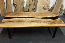 Schwarzer Epoxidholztisch