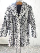 Elegante, schwarz-weiße Webpelzjacke, Gr. 42 im Raubkatzenlook, ungetragen