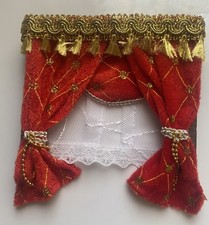 Gardine für das Puppenhaus