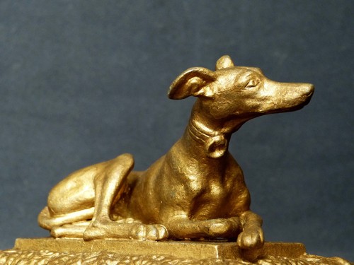 Liegender windhund - windhund, +