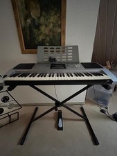 Keyboard mit Ständer und