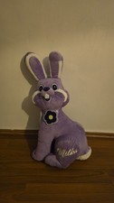 Plüsch-Osterhase in LILA von MILKA - XXL - Dekoration