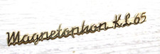 MAGNETOPHON KL65 LOGO EMBLEM MESSING/ BEIGE  für TONBANDGERÄT von 1956