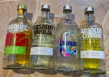 4 leere Absolut Vodka Flaschen