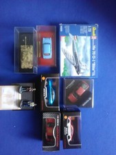 5 Modellautos, 1 Bausatz
