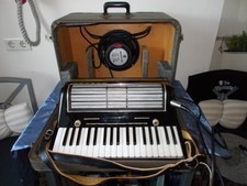 Akkordeon Hohner Bassophone + ein Verdi iiiM Hohner