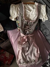 Dirndl Mit Bluse Und Schürze