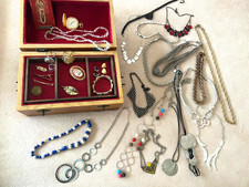 Konvolut Statement Kette Schmuck Ohrclips Halstuch-Clip Armband ect.