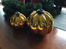 2 alte Biedermeier Kugeln sehr groß 10 cm und 15 cm Gold  sehr dekorativ Kürbis