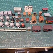 Ho Ladegut, Bahnhofsausstattung Vollmer, Faller, Märklin, etc. 31 tlg.