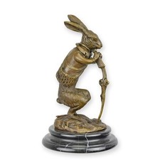 Bronzeskulptur Hase verkleidet als Jäger auf Marmorsockel nach Auguste Kain