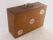 Alter Reisekoffer Metallbeschlag Holz Koffer Werkzeug Instrumente Requisite