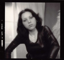 Frau vor Bikini Session 70er