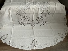 Tischdecke-Stickerei-Richelieu