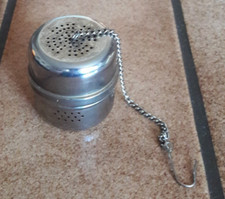 Tee-Ei Sieb mit Kette und Haken Edelstahl Teekugel Teesieb Teefilter ca.4 cm