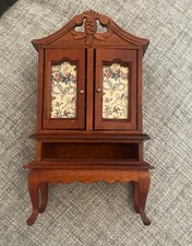 Puppenhaus Schrank in