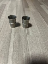 Zinnbecher, genauer gesagt um Schnapsbecher oder "Stamperl" aus Zinn.