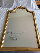 Spiegel mit Goldrahmen