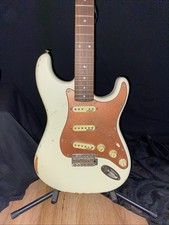 Die abgebildete Gitarre ist eine Vintage Thomas Blug Signature E-Gitarre