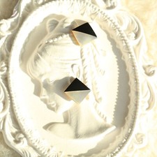 F18 Earrings Square Mother of