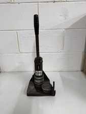 London Emblem Universal Button