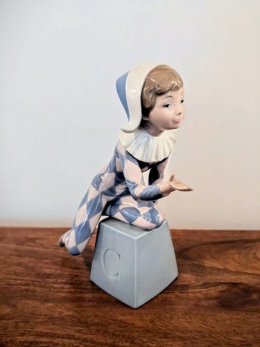 Harlekin porzellan figur - porzellan,