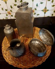 Zinn Geschirr: 2 Trinkflaschen, Dose und Krug, 19.Jhd.