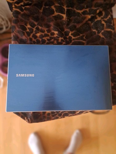 Samsung laptop 305v4a - samsung, np