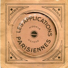 Kartonständer Les Applications Parisiennes Hinterlegtes Modell Pub PHEBUS