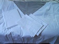 FINESSE DAMAST - 4-teilige COUVERT-GARNITUR mit Weißstickerei 1,50 x 2,00 m NEU