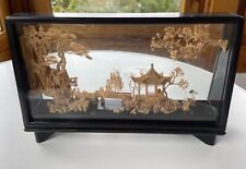 SEHR FEIN GEARBEITETE KORKSCHNITZEREI IM HOLZ LACKRAHMEN