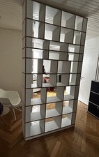 Schönes Bücherregal, auch für Ordner, weiß mit braunen Kanten