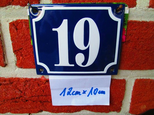 Hausnummer weiße zahl - 19,