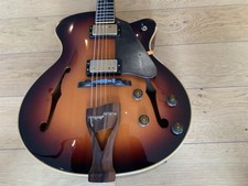 Bariton Jazzgitarre