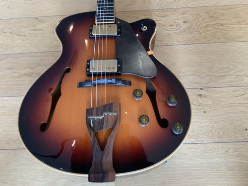 Bariton jazzgitarre - bariton,