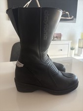 Nagelneue Motorradstiefel