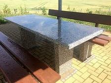 massive Tischplatte Granit