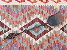 Schwarze rustikale Gusseisen Kaminschaufel Spiralgriff Top Begleiter Zubehör 