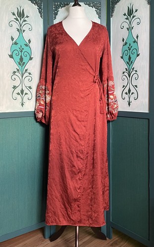 Wickelkleid mit stickereien - wickelkleid,