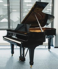 Steinway & Sons B-211 -