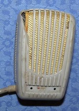 Ur-altes Mikrofon mit Stecker