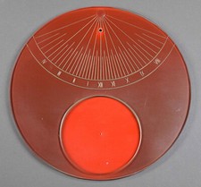 Graviertes Zifferblatt