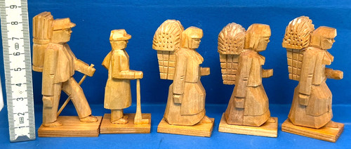Figuren geschnitzt