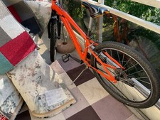 mtb rockrider orange gut für 13/11 jährige aber der reifen ist anderes rum 