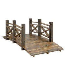 Holzbrücke mit Geländer