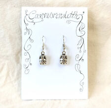 niedliche silberne Erdbeeren