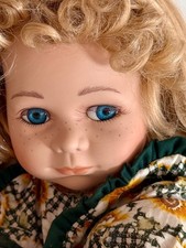 Große liegende Porzellanpuppe okkultes Objekt mit dunkler Wesenheit ca. 50 cm