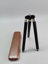altes Stativ in Lederhülle